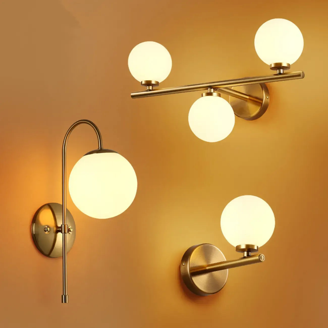 Lampe de coiffeuse médiévale en forme de globe doré avec abat-jour en verre