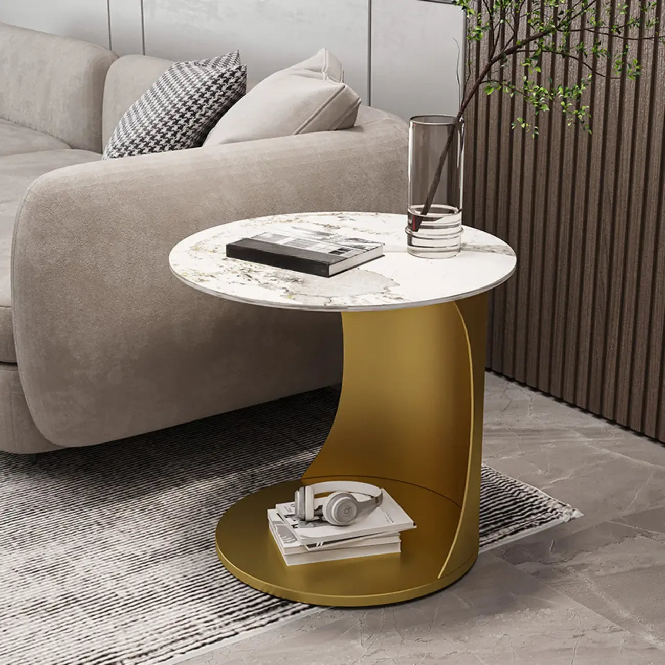 Table d'appoint classique en marbre blanc en forme de C avec piètement en métal doré