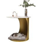 Table d'appoint classique en marbre blanc en forme de C avec piètement en métal doré