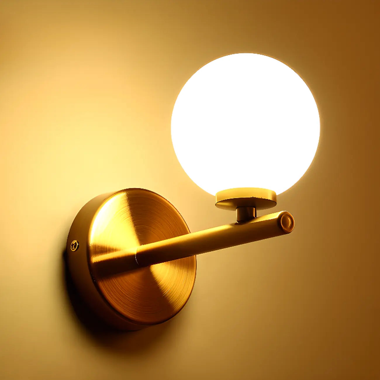 Lampe de coiffeuse médiévale en forme de globe doré avec abat-jour en verre