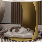Table d'appoint classique en marbre blanc en forme de C avec piètement en métal doré