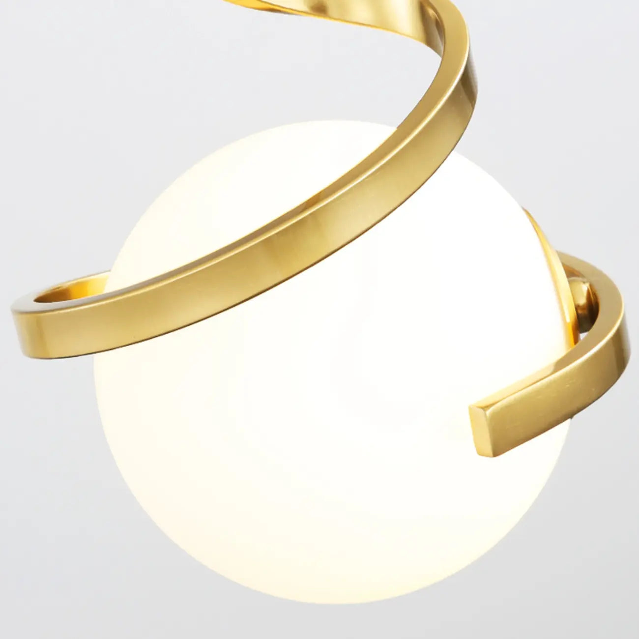 Suspension design blanche boule avec structure métallique linéaire pour chevet