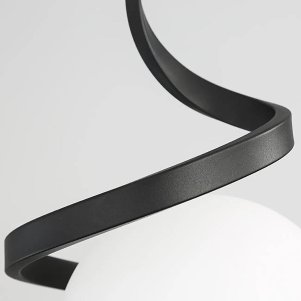 Suspension design blanche boule avec structure métallique linéaire pour chevet