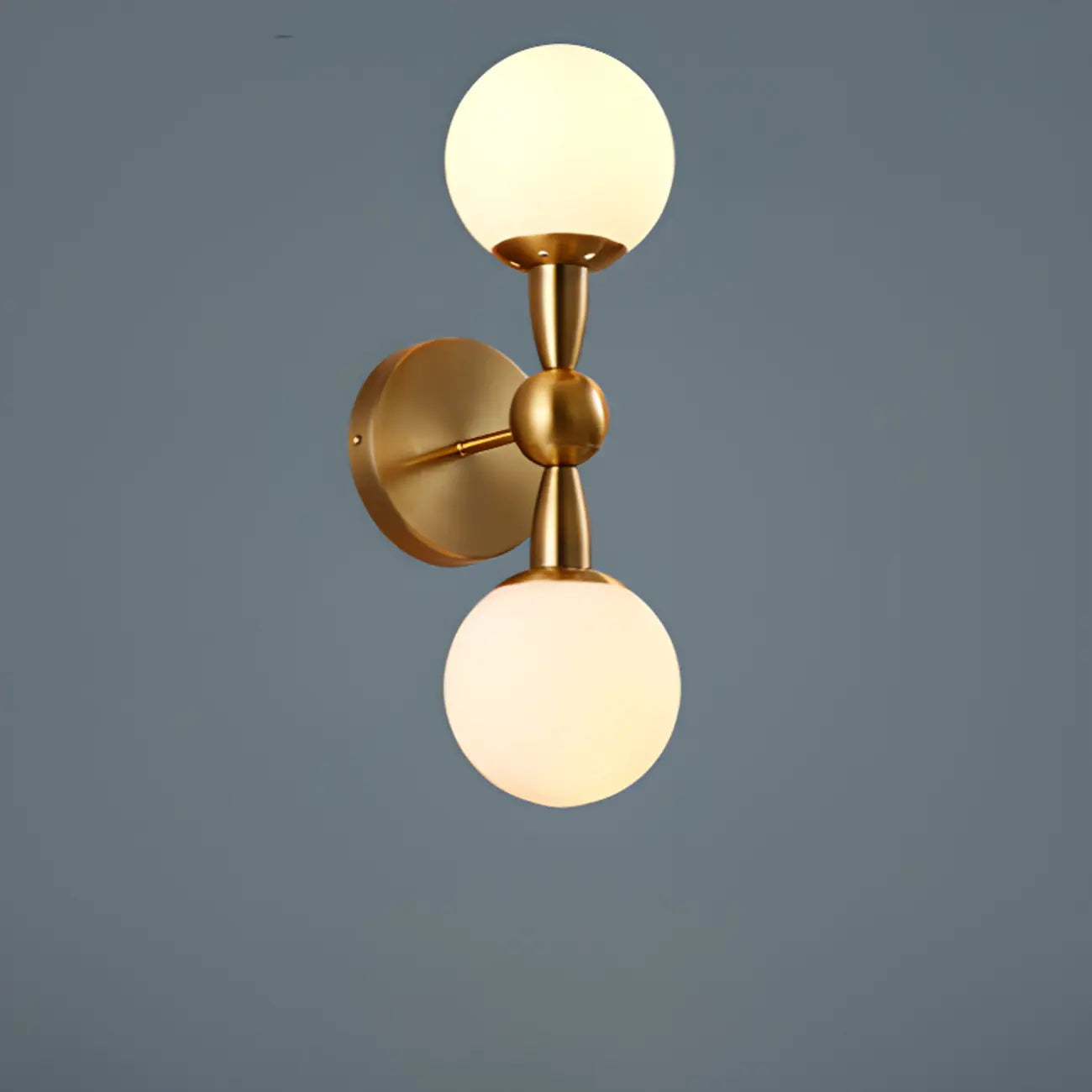 Lampe de coiffeuse médiévale en forme de globe doré avec abat-jour en verre