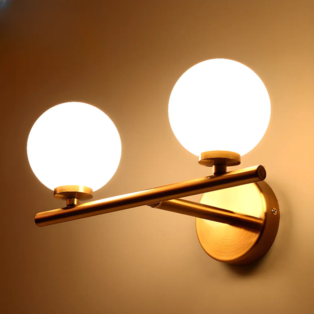 Lampe de coiffeuse médiévale en forme de globe doré avec abat-jour en verre