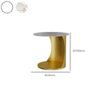 Table d'appoint classique en marbre blanc en forme de C avec piètement en métal doré