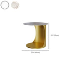 Table d'appoint classique en marbre blanc en forme de C avec piètement en métal doré