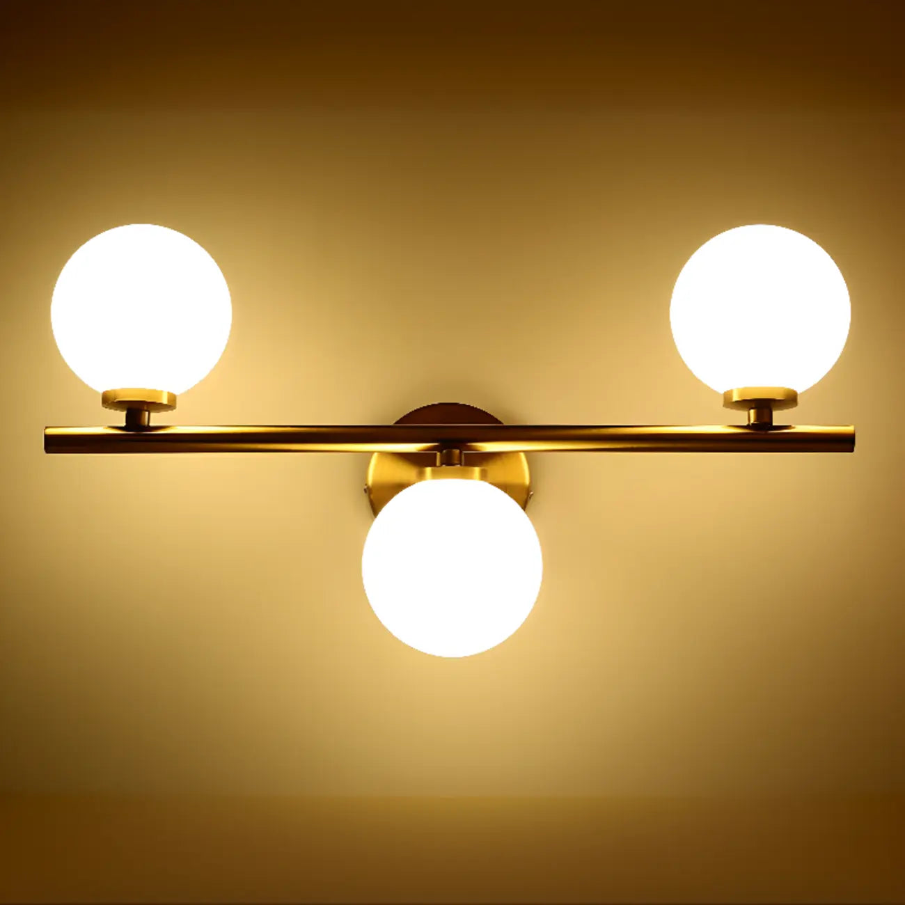 Lampe de coiffeuse médiévale en forme de globe doré avec abat-jour en verre