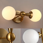 Lampe de coiffeuse médiévale en forme de globe doré avec abat-jour en verre