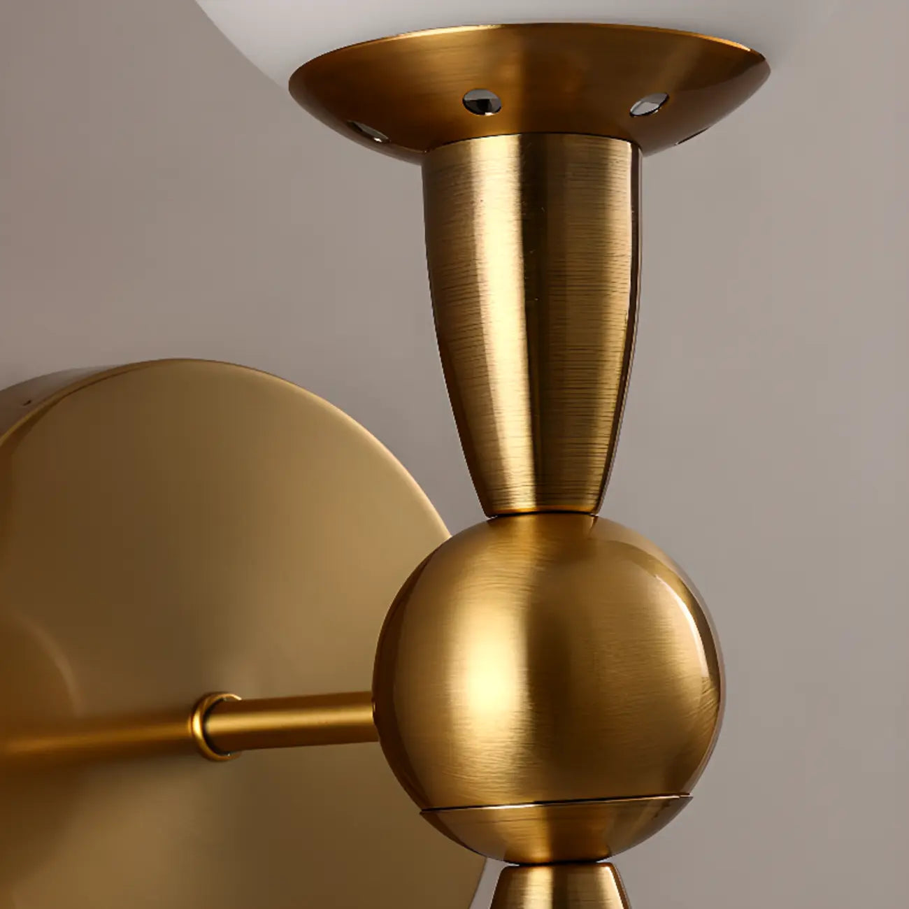 Lampe de coiffeuse médiévale en forme de globe doré avec abat-jour en verre