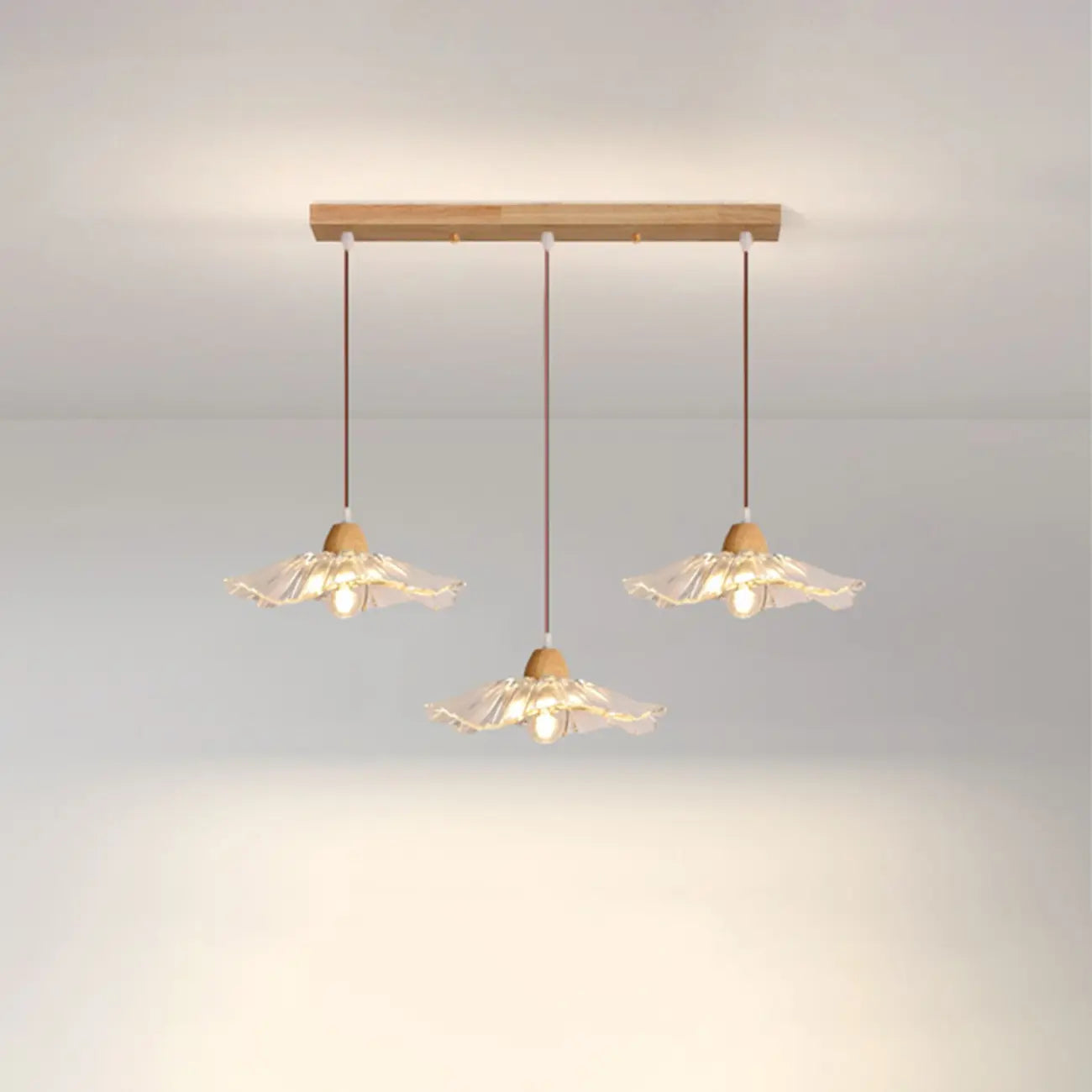 Suspension florale élégante en verre transparent à 3 lumières