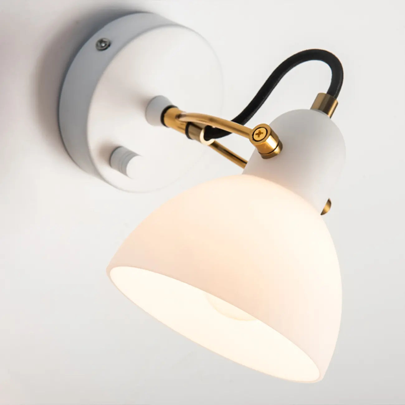 Applique murale hémisphérique en verre à 1 lumière pour salle de bain