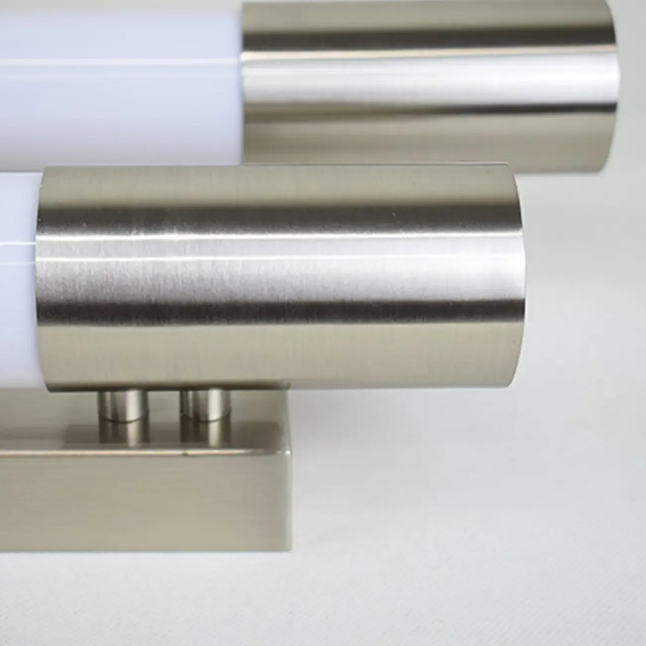 Applique murale minimaliste à LED tubulaire à 1 lumière pour salle de bain