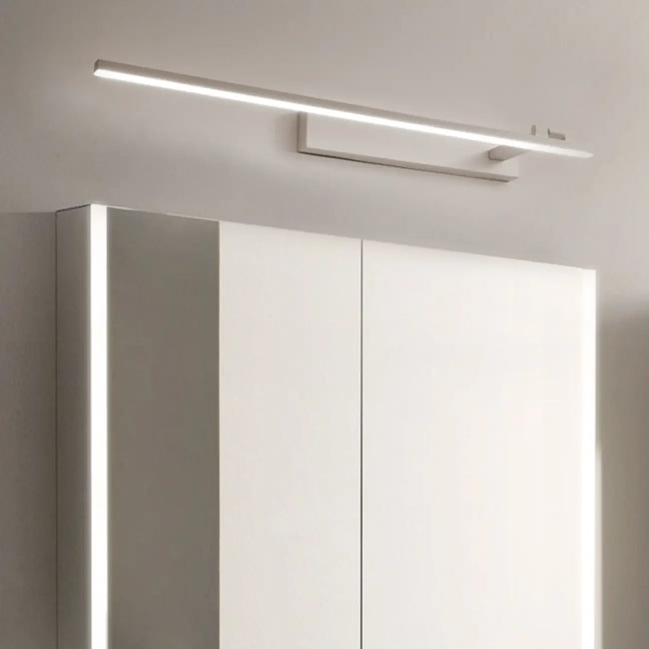 31.5 Applique da bagno lineari nere semplificate