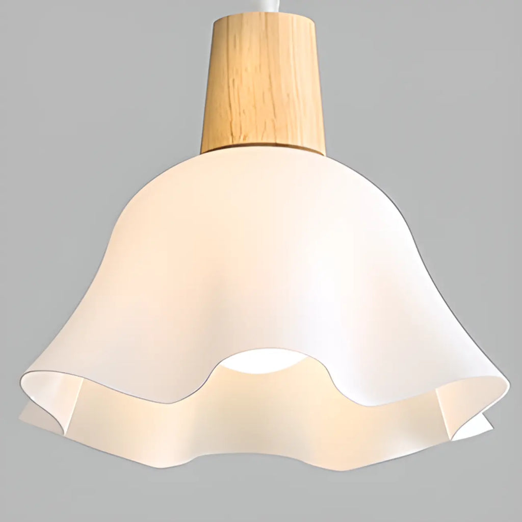 Plafoniera elegante a 3 luci in legno con paralume a fiori in acrilico