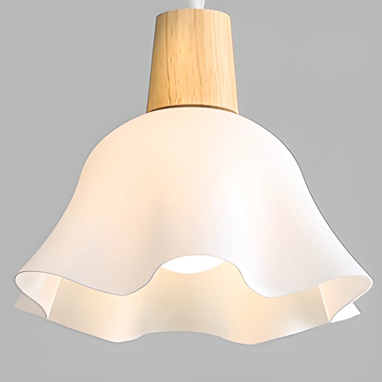 Plafoniera elegante a 3 luci in legno con paralume a fiori in acrilico