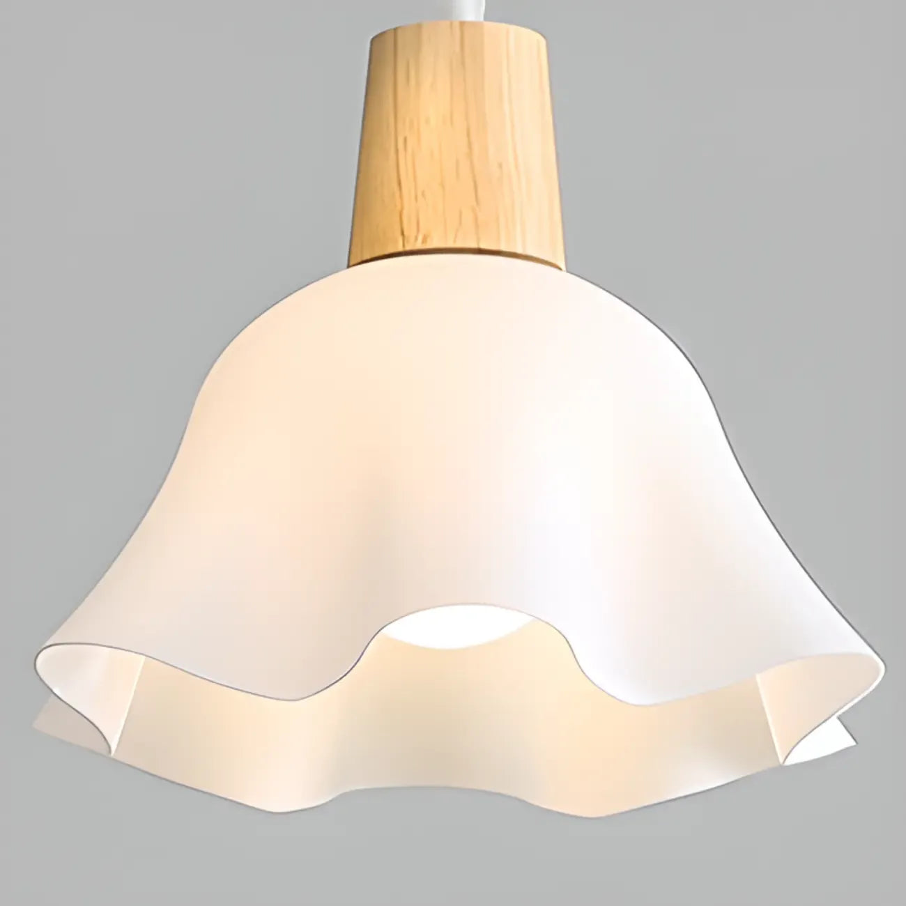 Plafoniera elegante a 3 luci in legno con paralume a fiori in acrilico