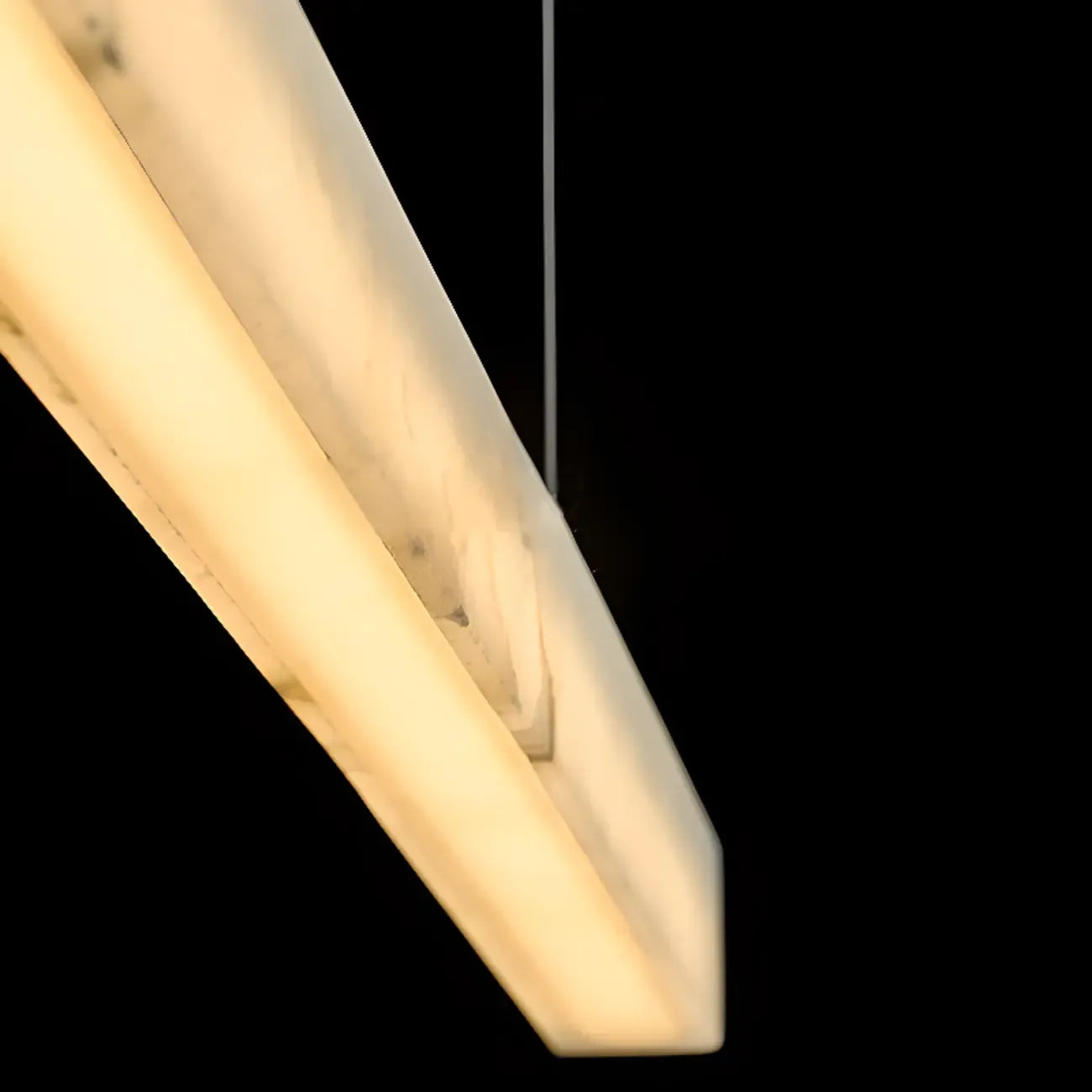 Suspension LED linéaire en pierre blanche de forme rectangulaire, îlot de lumière.