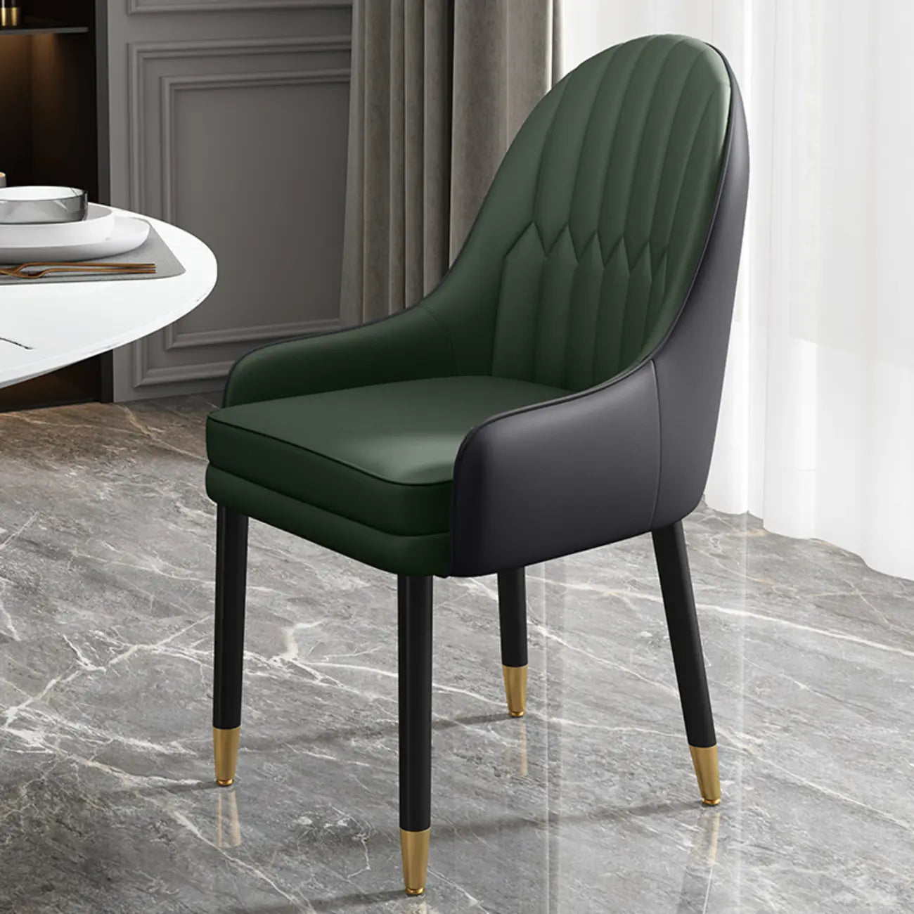 Chaise de salle à manger en similicuir, color block, accoudoirs inclinés et pieds en métal