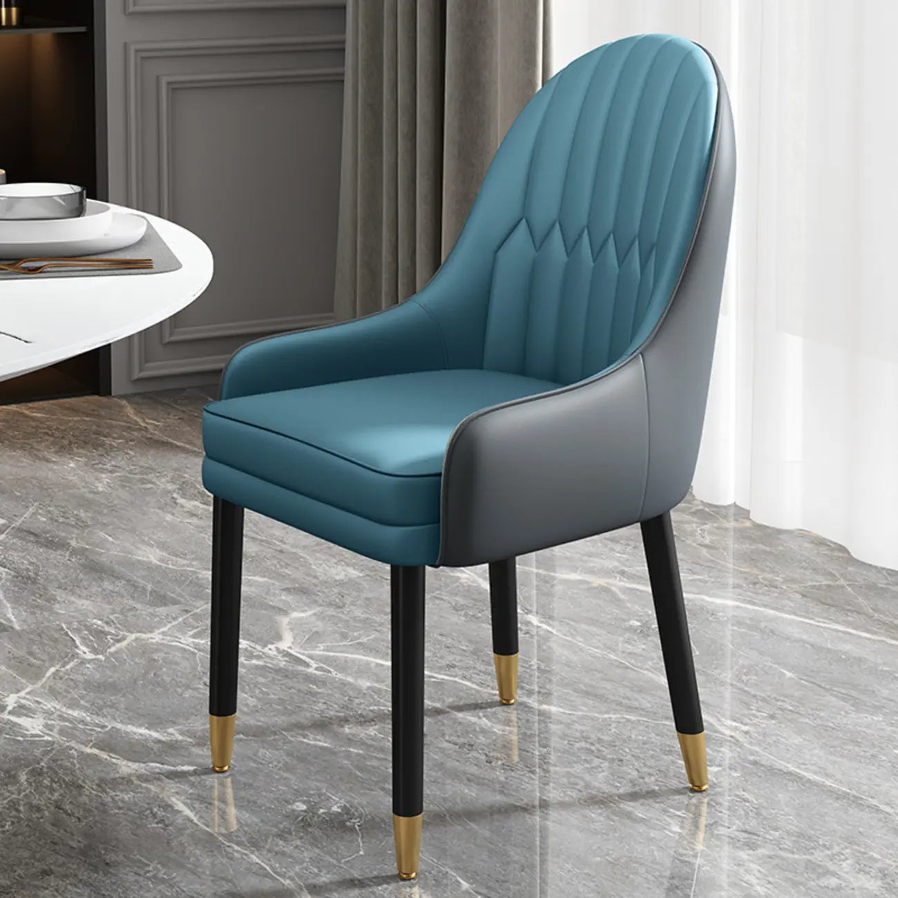 Chaise de salle à manger en similicuir, color block, accoudoirs inclinés et pieds en métal