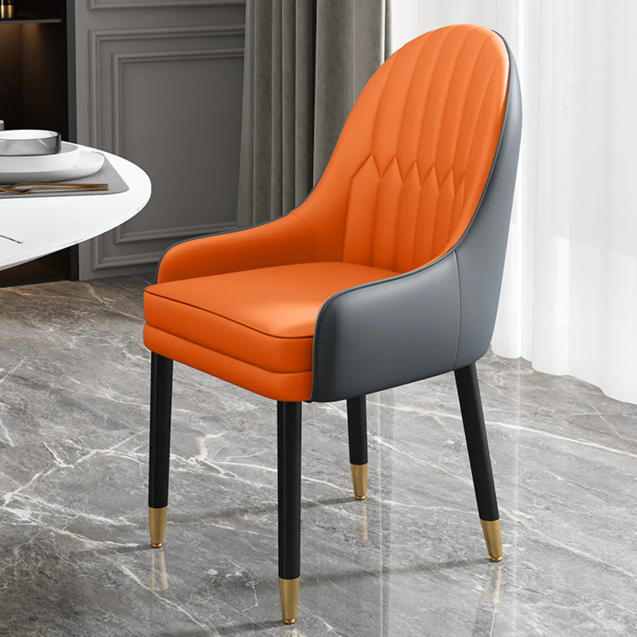 Chaise de salle à manger en similicuir, color block, accoudoirs inclinés et pieds en métal