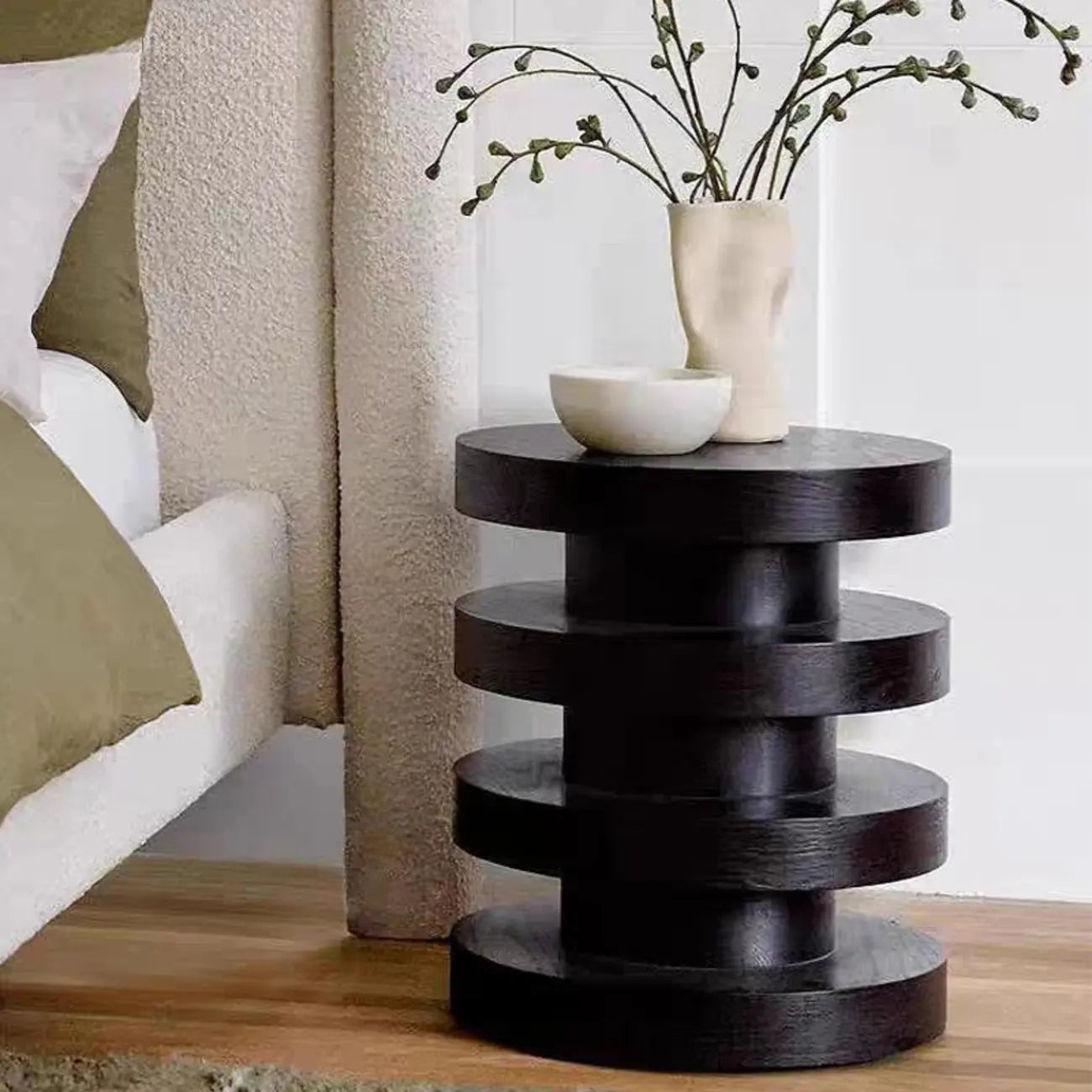 Table d'appoint ronde en bois noir empilé pour salon