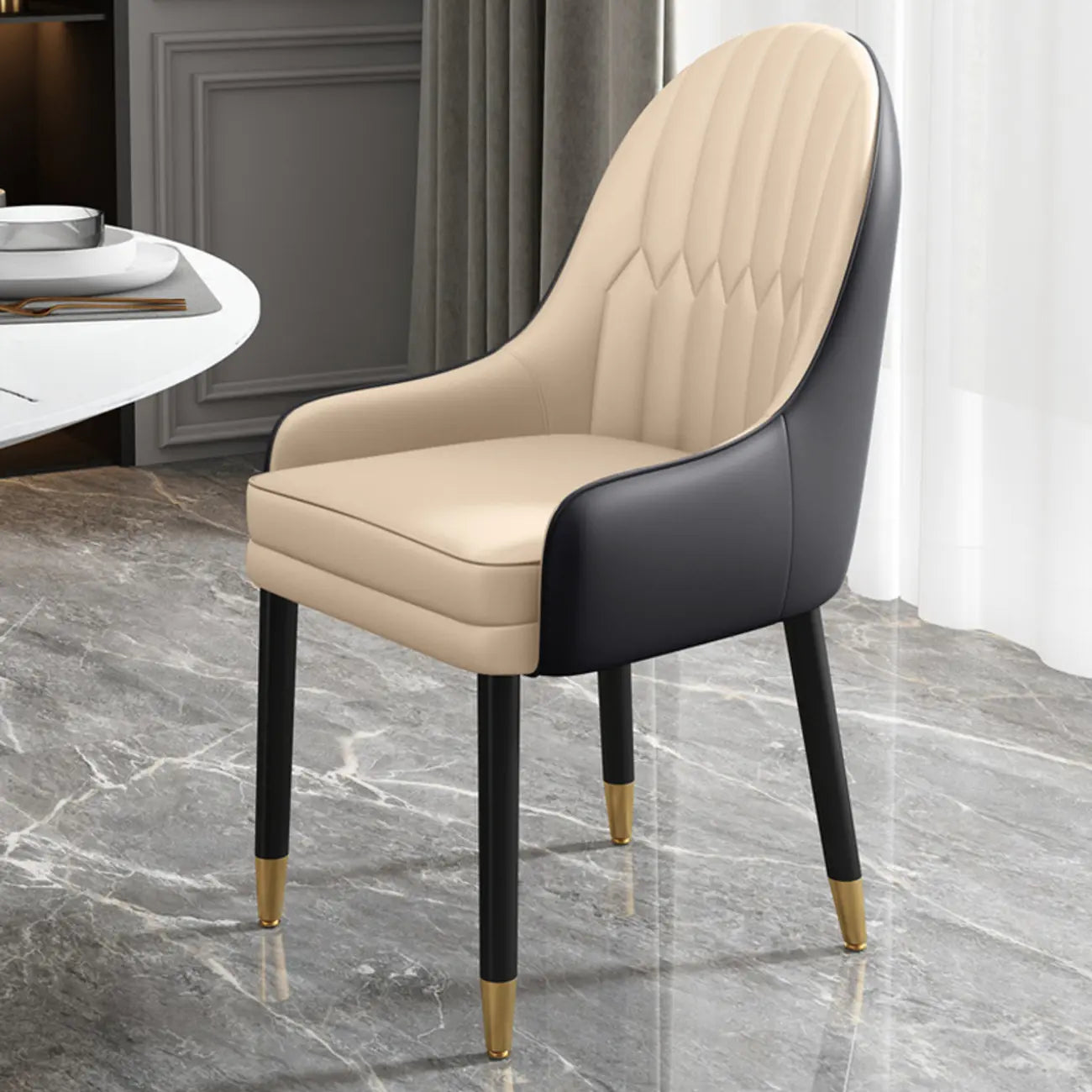 Chaise de salle à manger en similicuir, color block, accoudoirs inclinés et pieds en métal