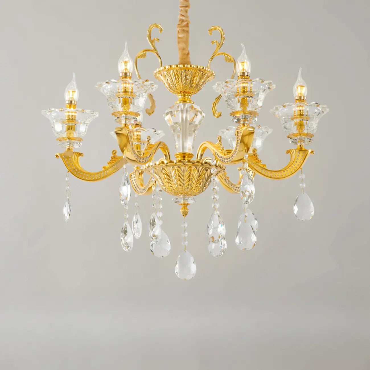 Lustre suspendu en cristal doré pour salon avec éclairage indirect et candélabre