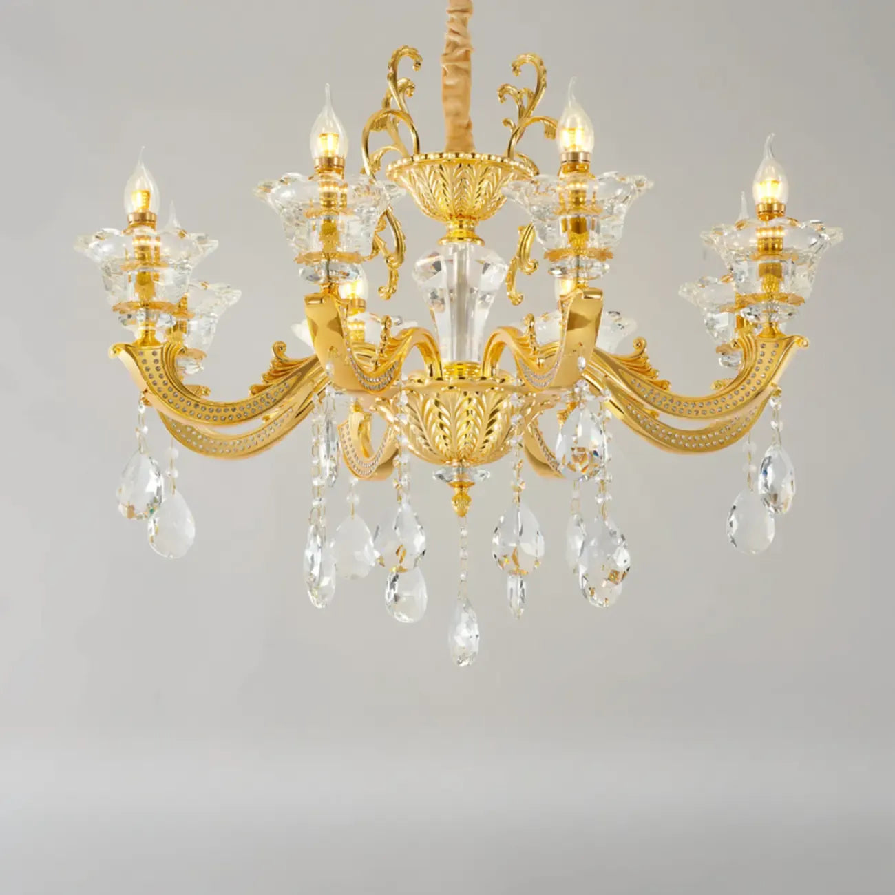 Lustre suspendu en cristal doré pour salon avec éclairage indirect et candélabre