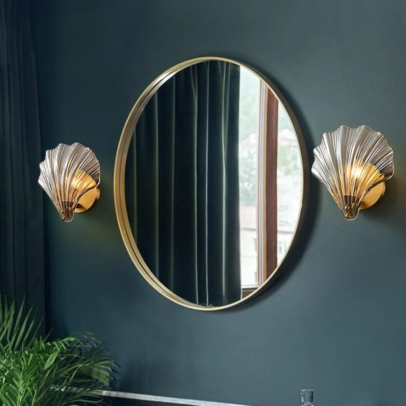 Applique murale moderne géométrique en métal avec abat-jour en verre en forme de coquillage