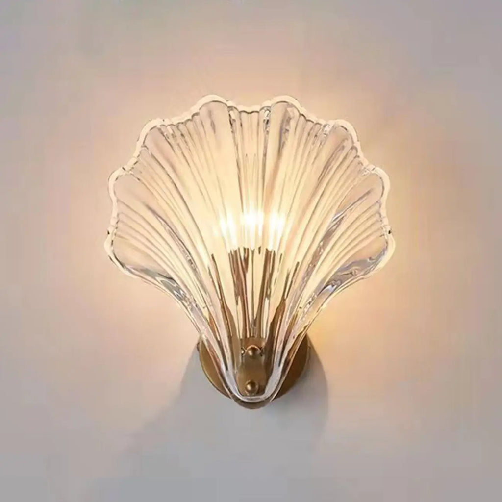 Applique murale moderne géométrique en métal avec abat-jour en verre en forme de coquillage
