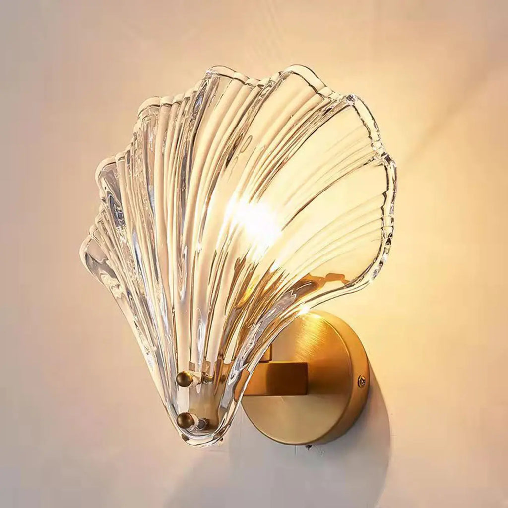 Applique murale moderne géométrique en métal avec abat-jour en verre en forme de coquillage