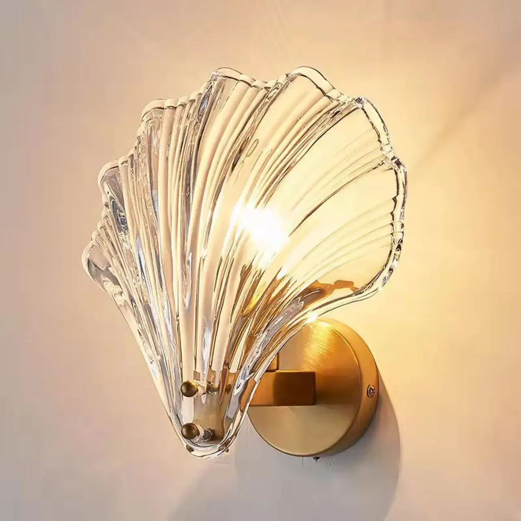 Applique murale moderne géométrique en métal avec abat-jour en verre en forme de coquillage