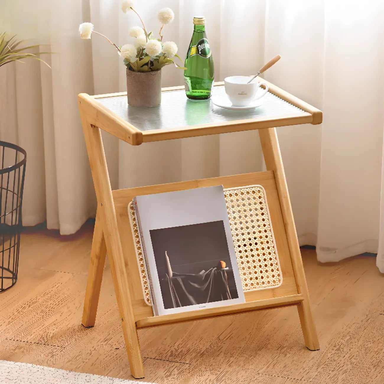 Table d'appoint élégante et pliable en bois pour salon
