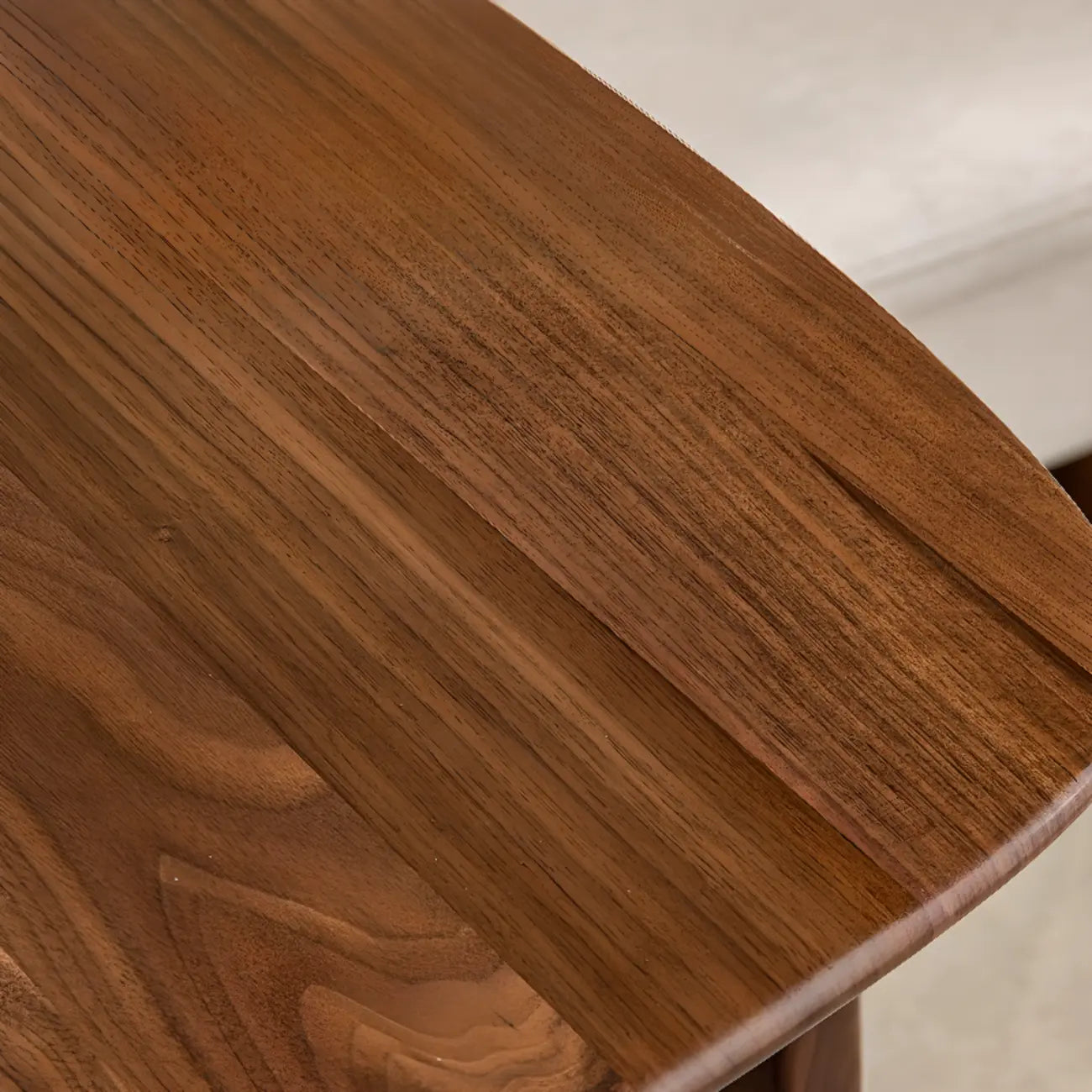 Table d'appoint élégante en bois massif en forme de C pour le salon