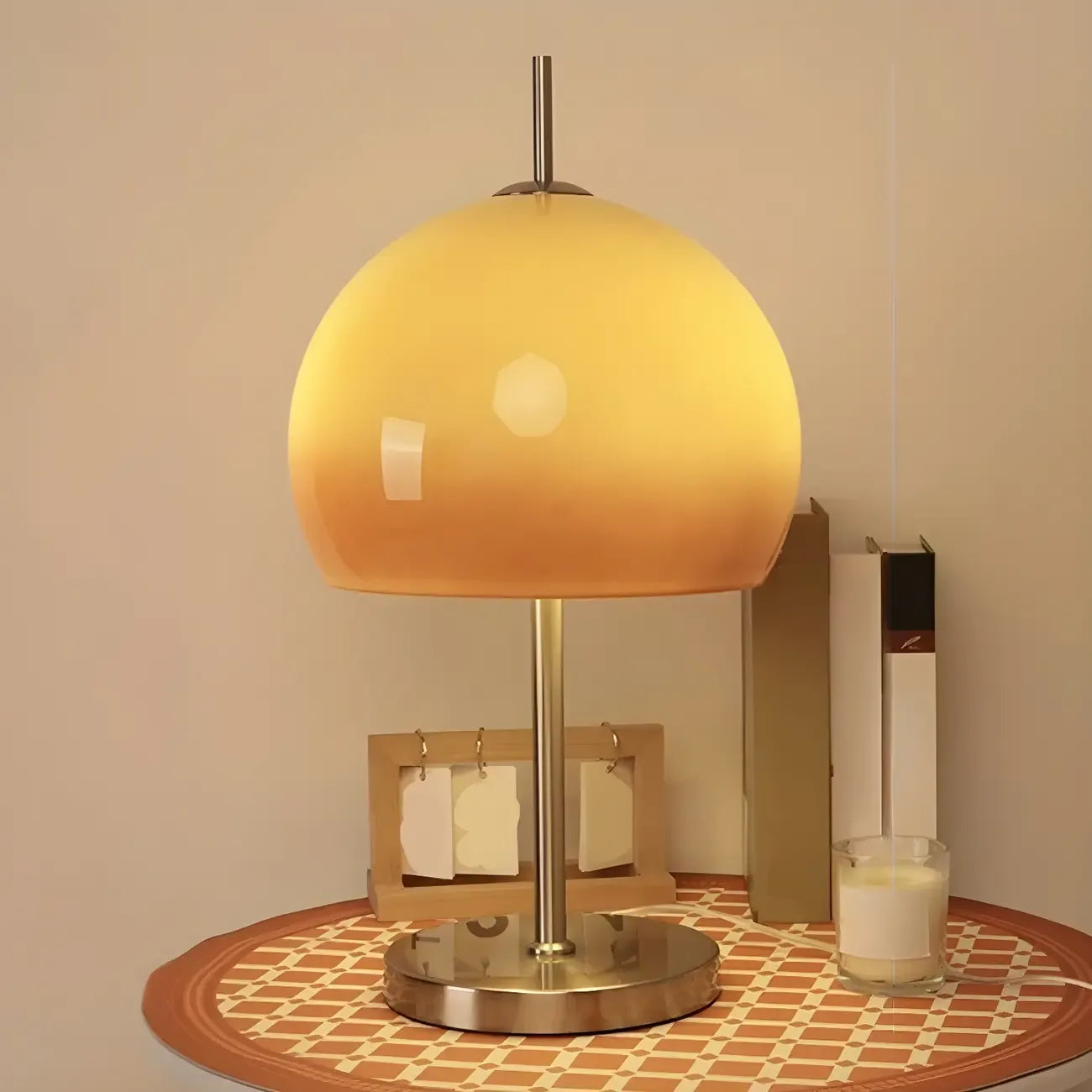 Lampe de table en verre dégradé caramel avec socle en acier inoxydable