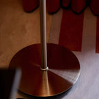 Lampe de table en verre dégradé caramel avec socle en acier inoxydable
