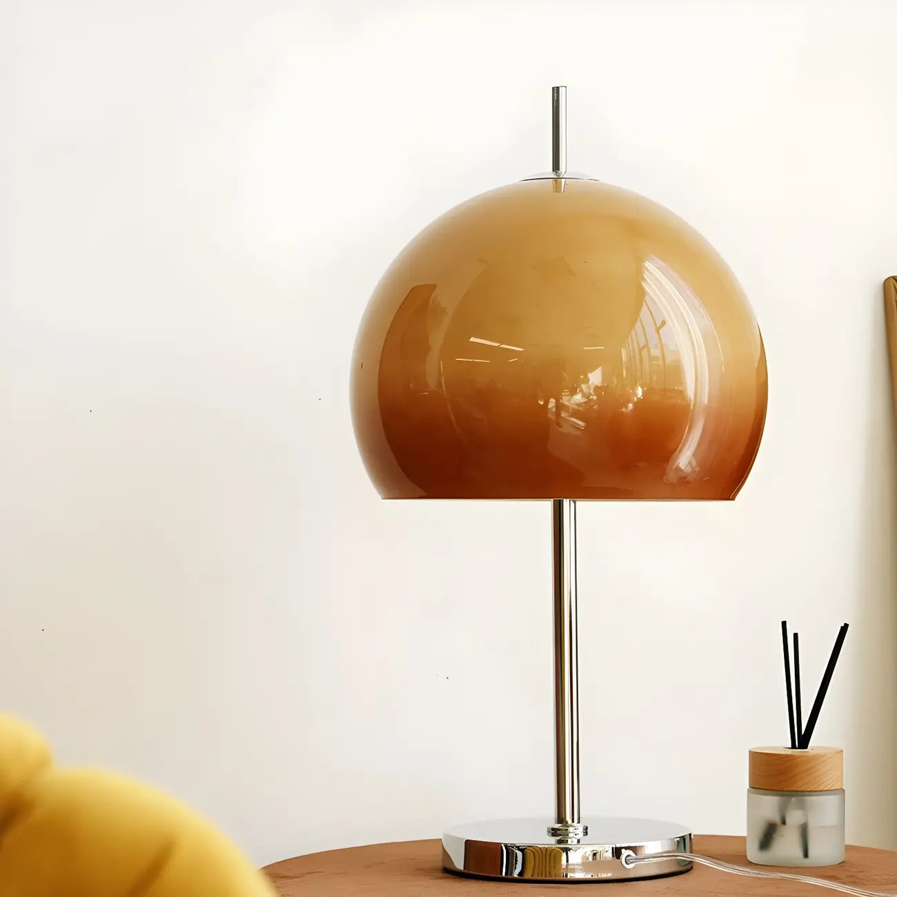 Lampe de table en verre dégradé caramel avec socle en acier inoxydable