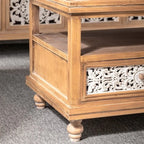 Meuble de style campagnard français pour salon avec portes sculptées