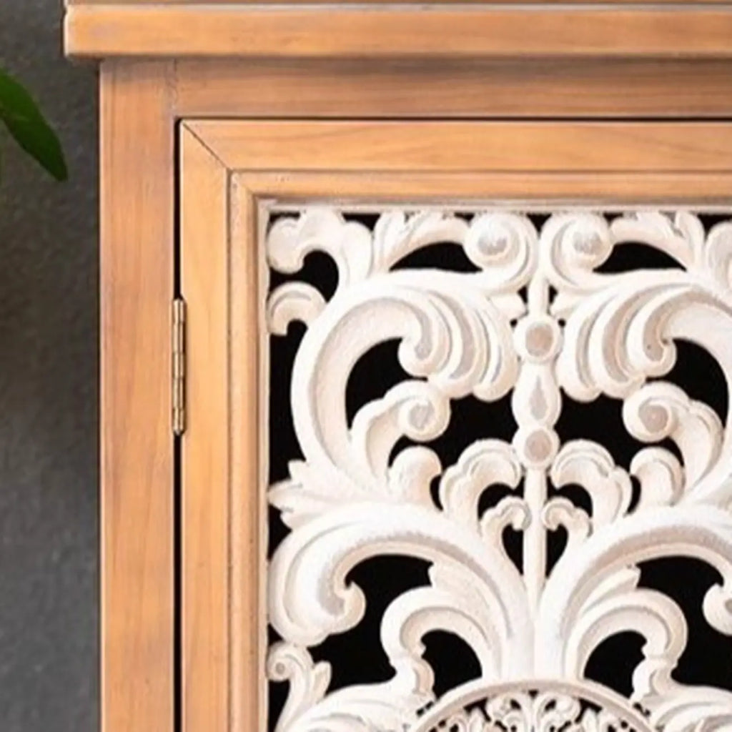 Meuble de style campagnard français pour salon avec portes sculptées