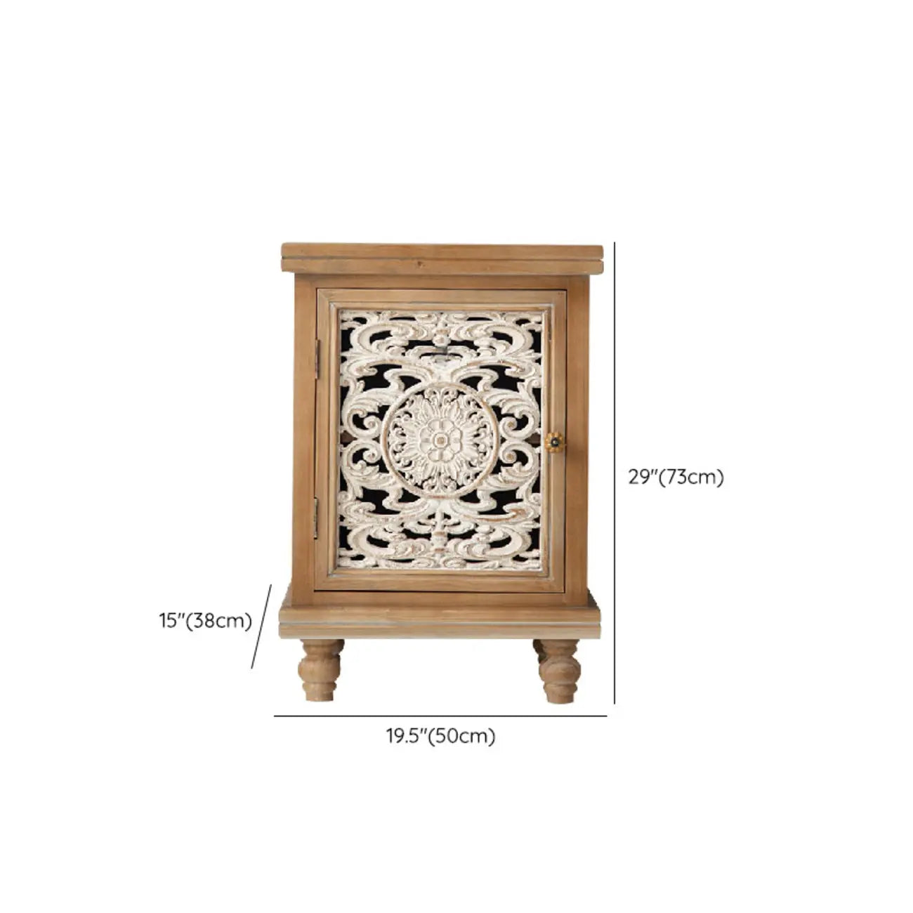 Meuble de style campagnard français pour salon avec portes sculptées