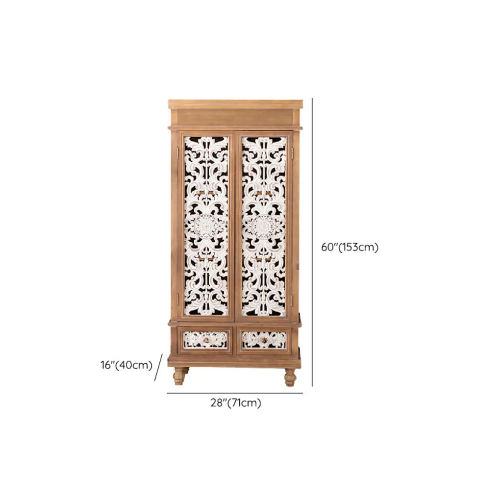 Meuble de style campagnard français pour salon avec portes sculptées