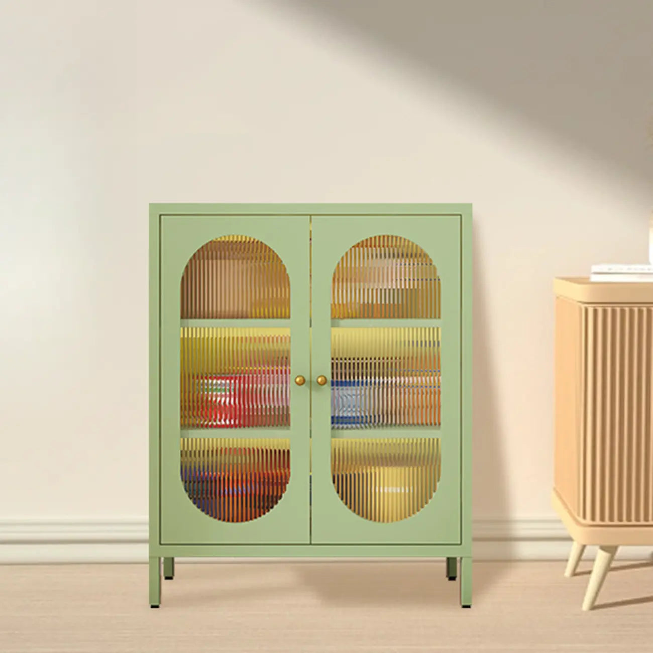 Meuble moderne indépendant pour salon avec porte vitrée