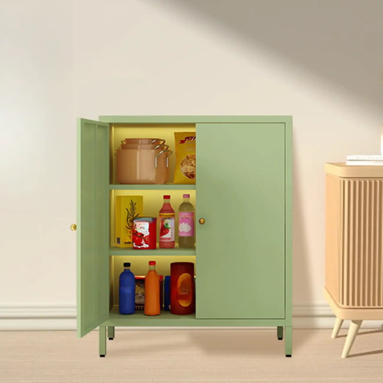 Meuble moderne indépendant pour salon avec porte vitrée
