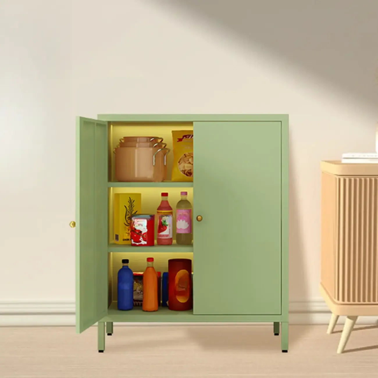 Meuble moderne indépendant pour salon avec porte vitrée