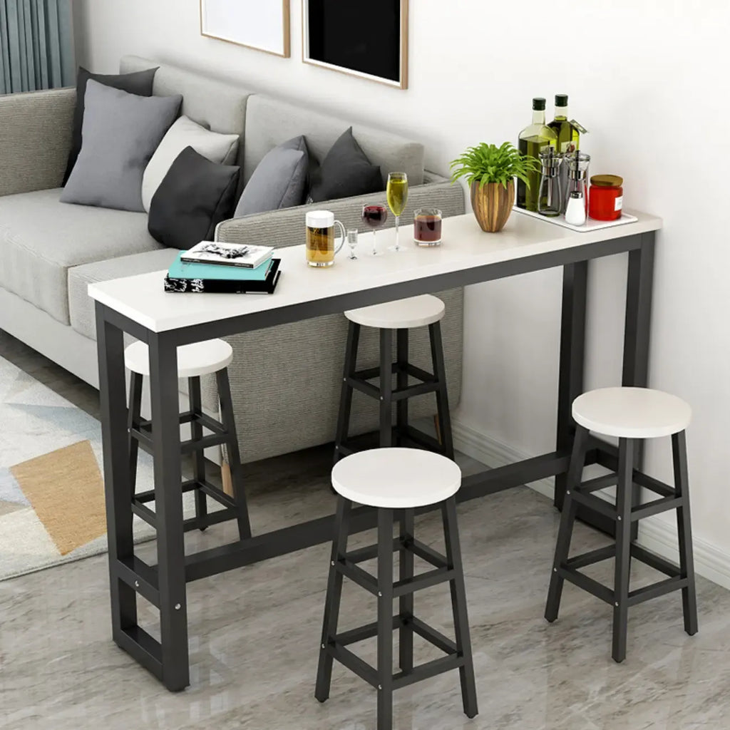 Table de bar étroite et élégante blanche avec repose-pieds en métal pour une décoration intérieure moderne