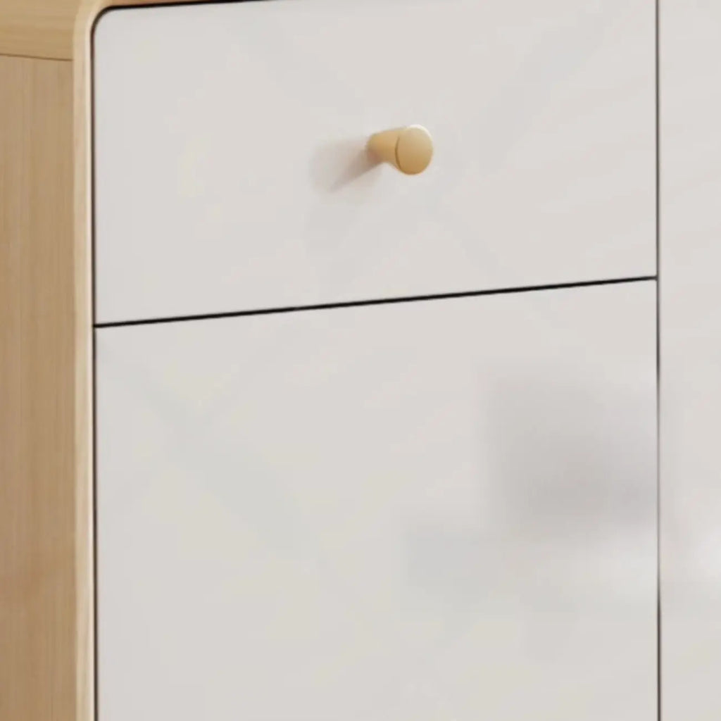 Meuble moderne à finition naturelle avec étagère extérieure et tiroirs