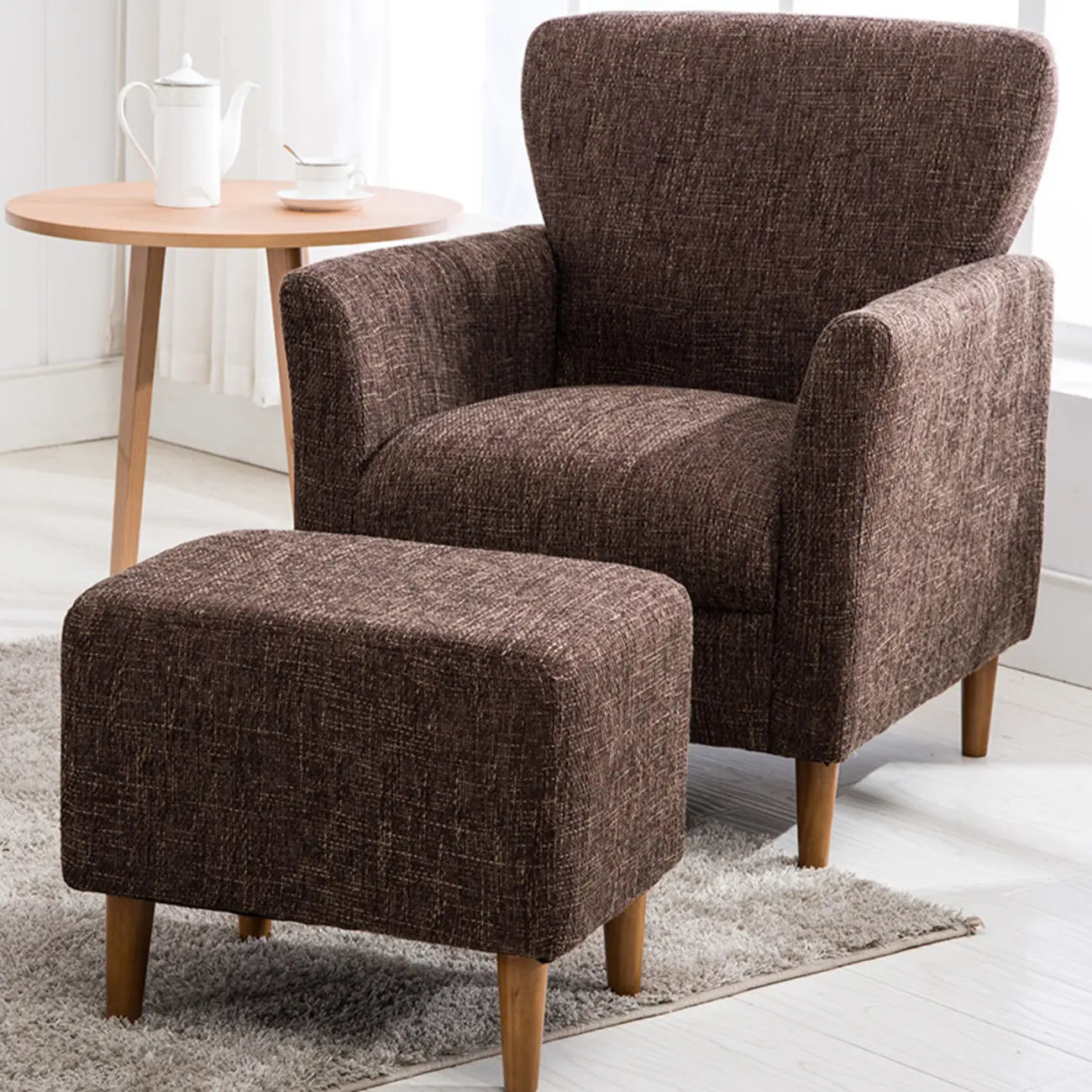 Fauteuil moderne en lin marron pour salon