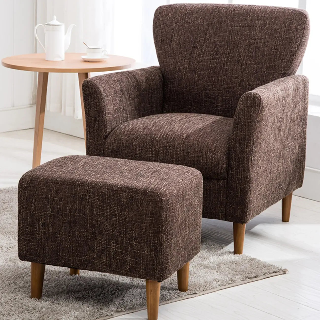 Fauteuil moderne en lin marron pour salon