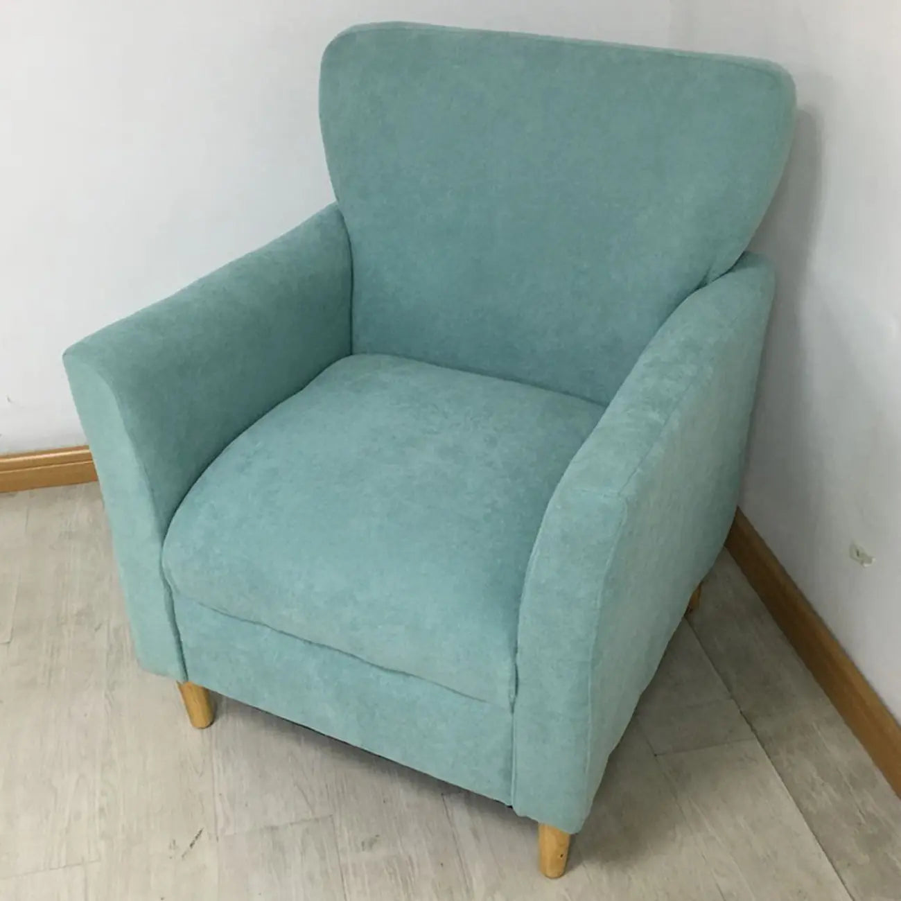 Fauteuil moderne en lin marron pour salon